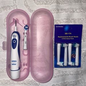 Oral B- BrAun electric toothbrush with replacements
